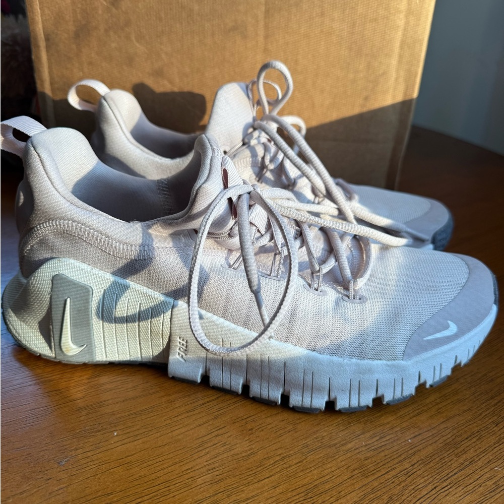 Nike mauve Lightweight metcon Sneakers